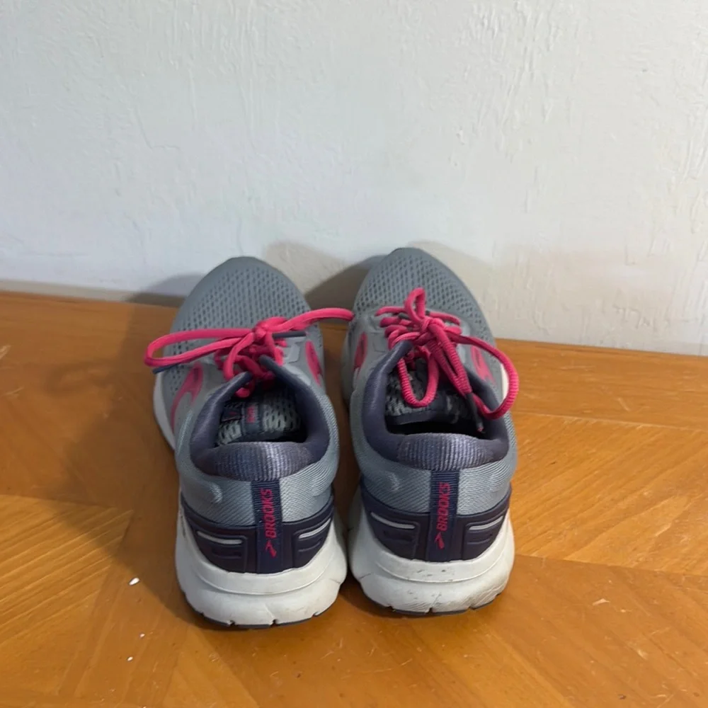Brooks Gray and Pink Breathable Running Shoes Launch 9M - Picture 4 of 11